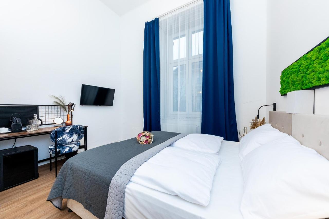 Hotel Adagio Downtown 3*