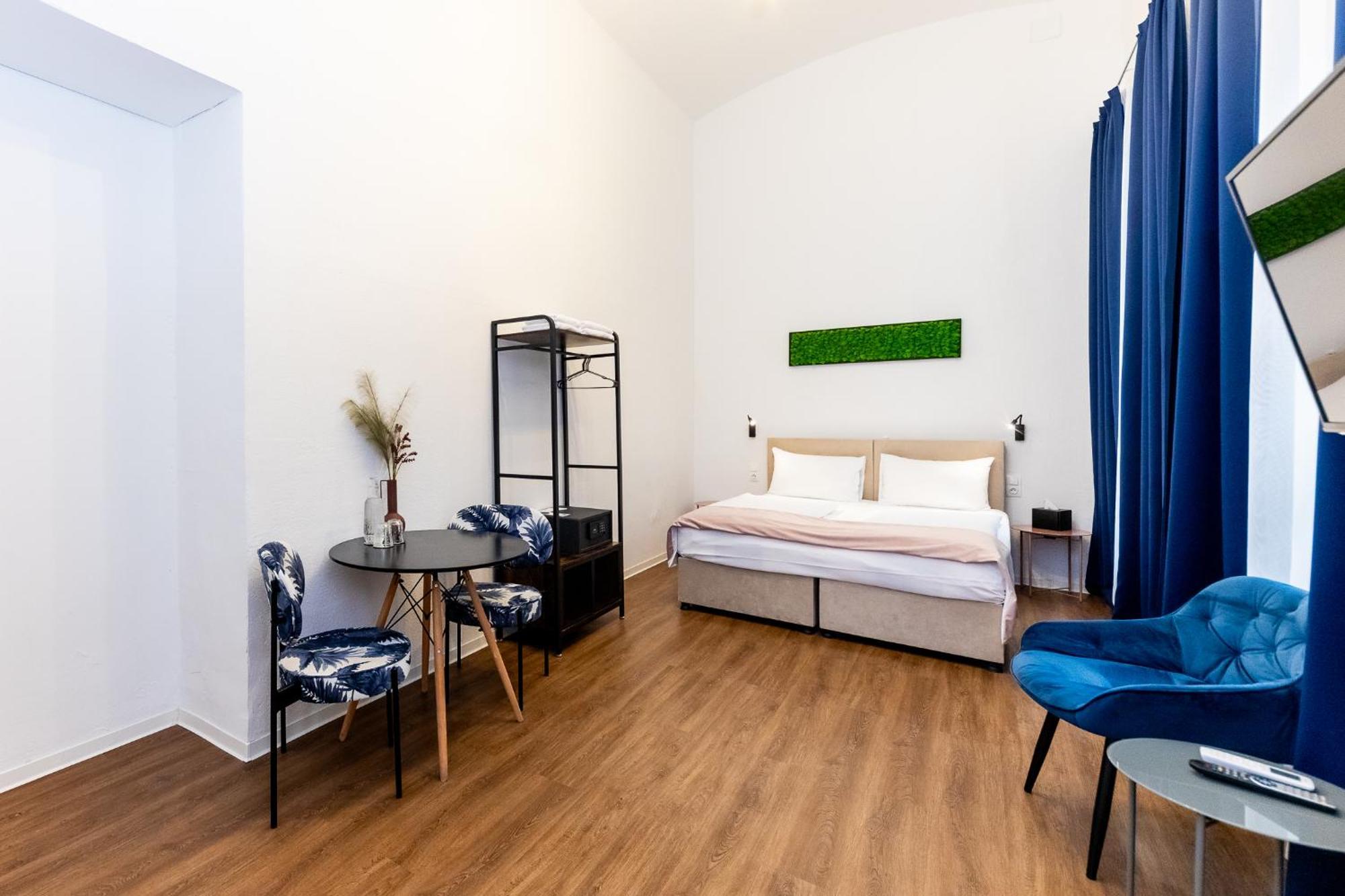 Adagio Downtown Hotel 3*